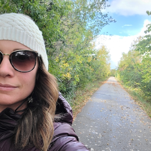 Meet your Posher, Sandra - Picture 2 of 2